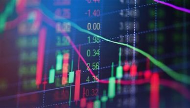 افتتاح حذر للأسواق وسط ترقب لتعريفات ترمب وقرارات الفائدة