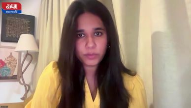 بتكوين تتحرك في نطاق عرضي بفعل الضبابية والتضخم