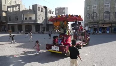 قصة "عربات المرح" في تعز