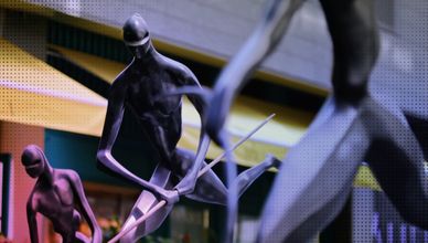 الإمارات.. الفن يتصدر بمزادات ومعارض عالمية