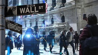 تباين في وول ستريت.. وتراجع الذهب وخسائر حادة للعملات المشفرة