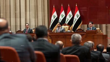 بين تجاذبات واشنطن وطهران.. البرلمان العراقي يمنح حكومة الزيدي ثقة "منقوصة"