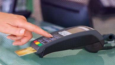 الدفع الإلكتروني في الجزائر.. بين قرار "المركزي" وسلوك السوق