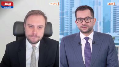 النفط تحت الضغط العالمي.. وتخمة المعروض تهوي بالأسعار