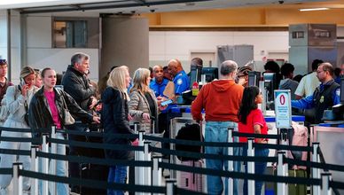 هل تتحول اضطرابات الطيران إلى أزمة سفر إقليمية ممتدة؟