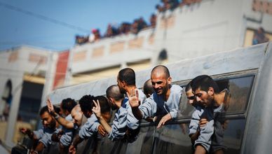 أسرى فلسطينيون لـ"الشرق": تعرضنا للتعذيب في سجون إسرائيل