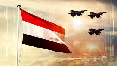 "دعم الشرعية" يستهدف مواقع عسكرية حوثية.. وطوارئ أوروبية لمحاصرة الحرائق