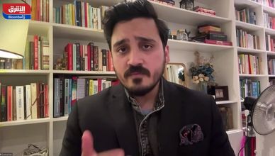 النفط يواجه التوترات الجيوسياسية بثبات الأسعار فوق 62 دولارا