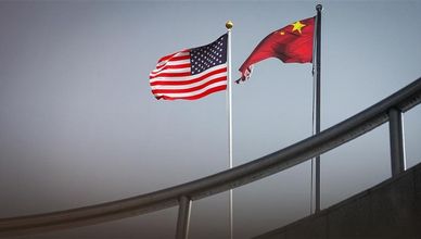 بكين تمهد لحوار تجاري مع واشنطن.. والذهب يدفع الثمن