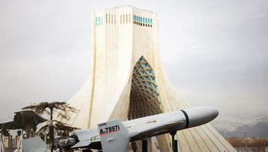 إيران وأميركا بين التفاوض والتهديد.. وتحركات مكثفة لهدنة بالسودان