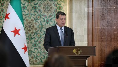 مظلوم عبدي يعلن من دمشق حل "قسد" واندماجها الكامل في الدولة السورية