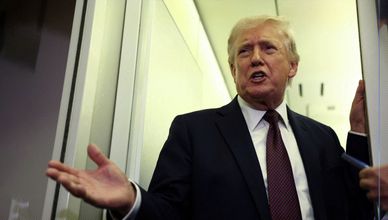 ترمب يهدئ الذعر مؤقتا.. والأسهم ترتد والنفط يتراجع