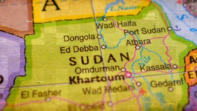 عودة الحكومة للخرطوم.. وتزاحم مبادرات وقف الحرب في السودان
