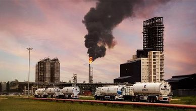 النفط يرتفع بعد تعثر مفاوضات واشنطن وطهران.. والدولار يعزز مكاسبه