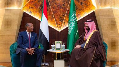 الرياض تستضيف مباحثات السعودية والسودان.. وخلافات واشنطن وتل أبيب تربك ملف سوريا