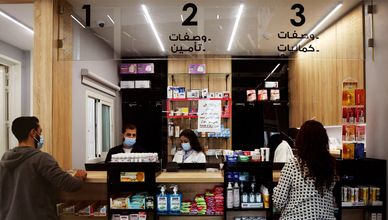 أزمة الصيدليات في لبنان تضغط على المرضى وتدفعهم لبدائل أرخص
