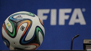 فيفا يفتح التصويت على جوائز "ذا بيست".. وميسي يزور ملعب برشلونة