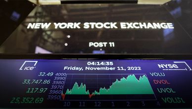 افتتاح متقلّب في وول ستريت وسط ضغوط التكنولوجيا وتراجع المعنويات