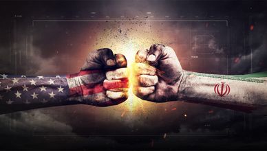 محادثات أميركية إيرانية وسط تلويح بالقوة.. وتحركات اقتصادية لواشنطن