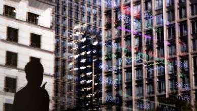 آسيا تبدأ أسبوع الأرباح بتفاؤل.. وتحذير أميركي للقادة الأوروبيين