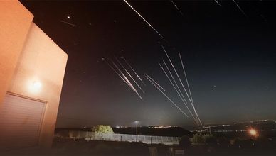 اعتراض صواريخ إيرانية فوق تل أبيب.. وغموض يحيط موقف ترمب