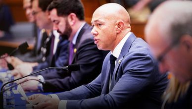 ماست يتخلى عن معارضته إلغاء عقوبات سوريا بشروط