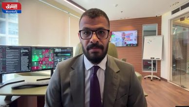 الدولار يضغط والذهب يقاوم.. من يحسم المعركة؟