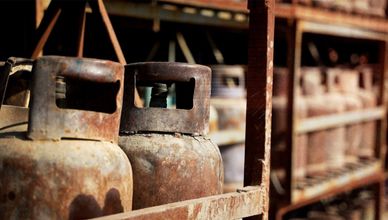 أزمة غاز الطهي تتصاعد.. والعراقيون بين الانتظار والغلاء