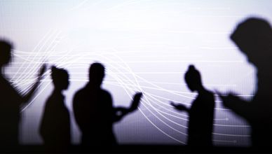 أستراليا تمنع الأطفال دون 16 عامًا من 10 منصات تواصل اجتماعي