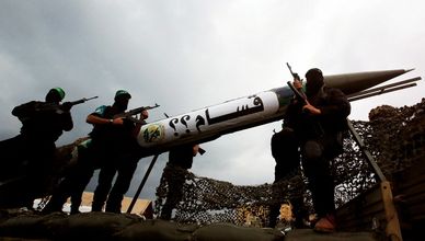 تحالف بحري لحماية الملاحة في البحر الأحمر.. وخسائر في صفوف الحرس الثوري الإيراني