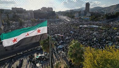 احتفالات سورية بذكرى أولى ثورة.. والاحتراق النفسي يقلق الحكومات
