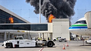 استهداف مطار الرياض.. الحوثيون متهمون بجريمة حرب والتحالف يتوعد بالرد