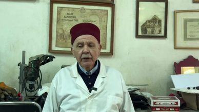 شهاب.. صناعة الخناجر والسيوف "أبا عن جد"