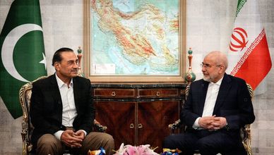ترمب يصعد الضغط على إيران.. وباكستان تتحرك في طهران للوساطة