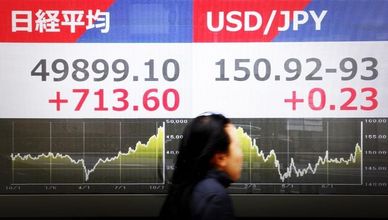 الأسواق الآسيوية تترقب بيانات أميركية.. وبتكوين تمحو مكاسب العام