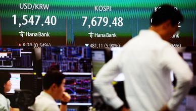 الأسهم الآسيوية تهبط بعد "فائدة وورش".. واتفاق إيران يضغط على النفط