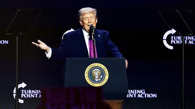 ترمب يلوح بقصف إيران.. وإيران تنفي الموافقة على نقل اليورانيوم