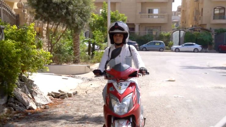 ضحى محمد.. صدفة قادتها لتكون "أسرع دليفري في مصر"