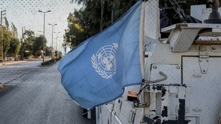 إيران تلوح بخفض التخصيب.. ولبنان يتمسك بوجود اليونيفل