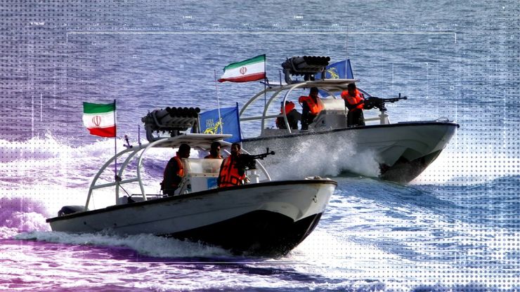زوارق إيران تهدد الملاحة في هرمز