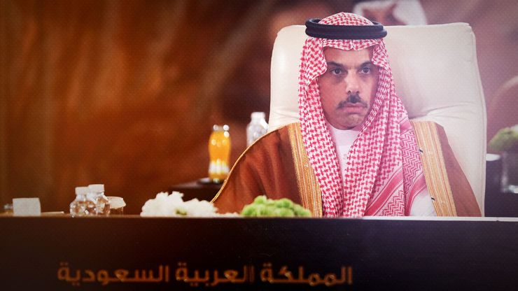 السعودية تطالب بتحالف دولي يستهدف حل الدولتين