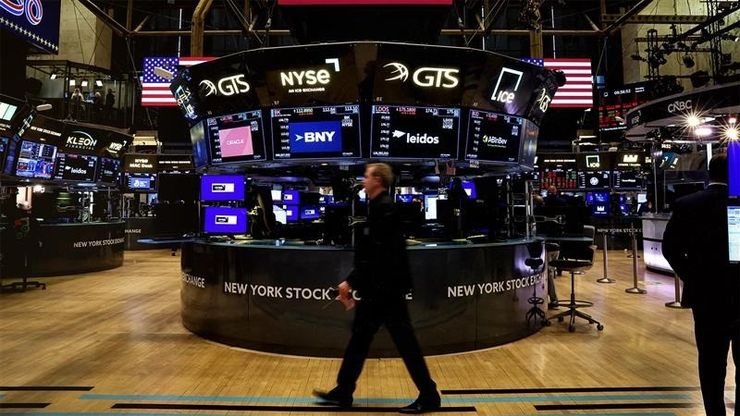 الأسواق تحت ضغط النفط.. وول ستريت تتراجع والطاقة تقفز