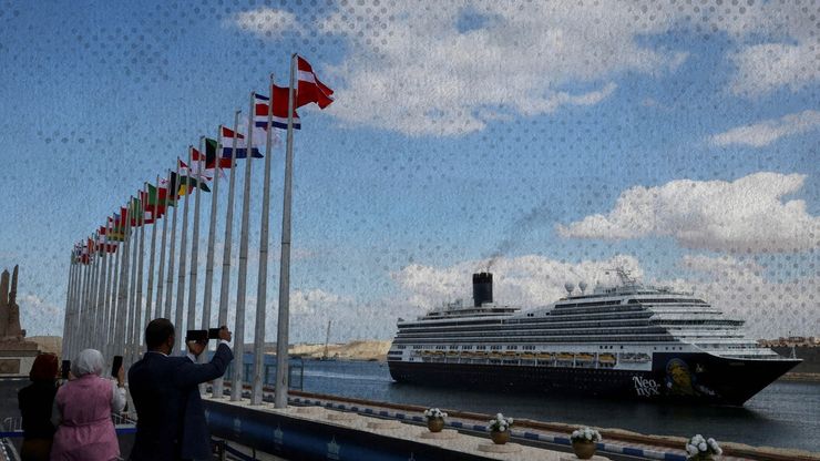 قناة السويس.. شريان رئيسي للتجارة العالمية