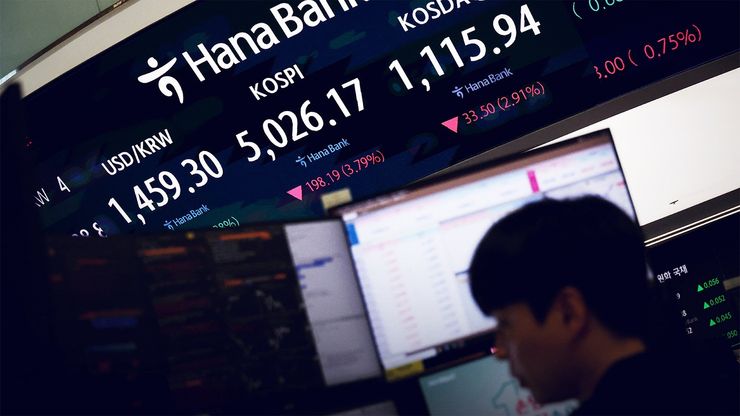 الأسهم الآسيوية تتراجع مع ضغط التكنولوجيا.. ومحادثات بين ترمب وشي جين بينج