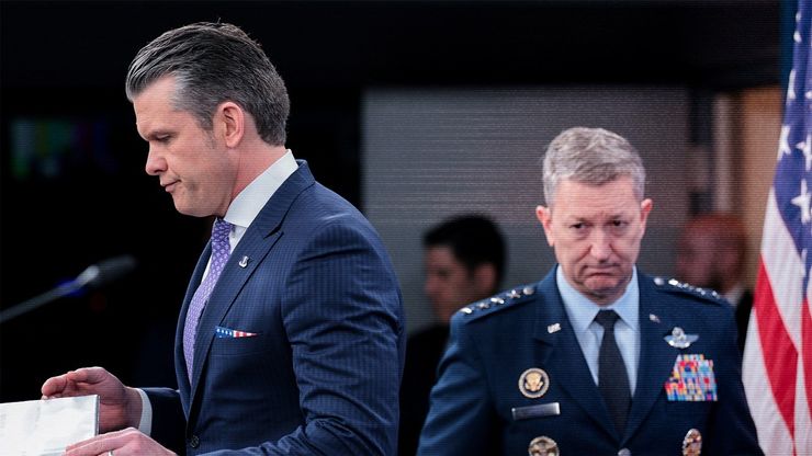 الجيش الأميركي.. إقالات في زمن الحرب