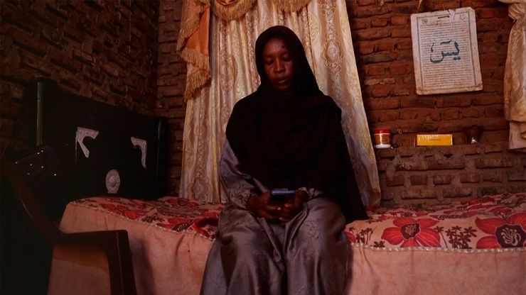 بين السجون والمستشفيات.. أم سودانية تبحث عن ابنها منذ عامين