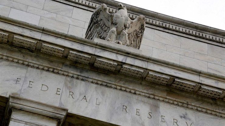 الفيدرالي يقرر اليوم والأسواق تترقب إشارات خفض الفائدة