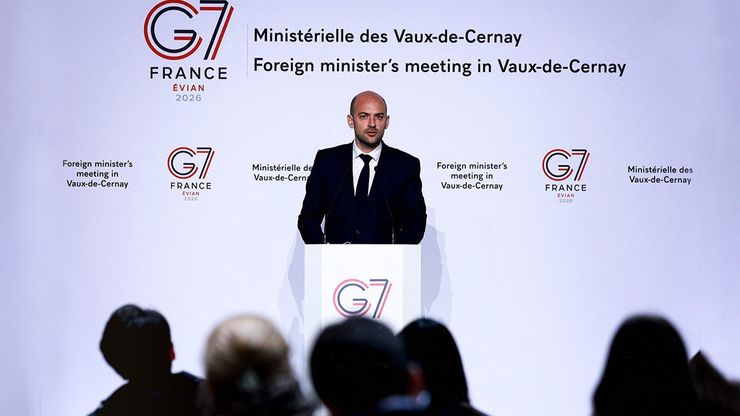 وزير خارجية فرنسا: دعم أوكرانيا أولوية ومحاسبة روسيا مستمرة