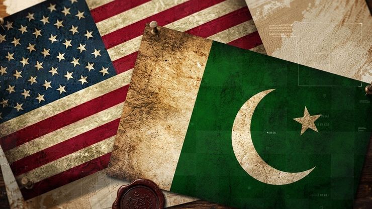 ترقب لمفاوضات إسلام آباد.. وسيطرة أميركية على سفينة إيرانية