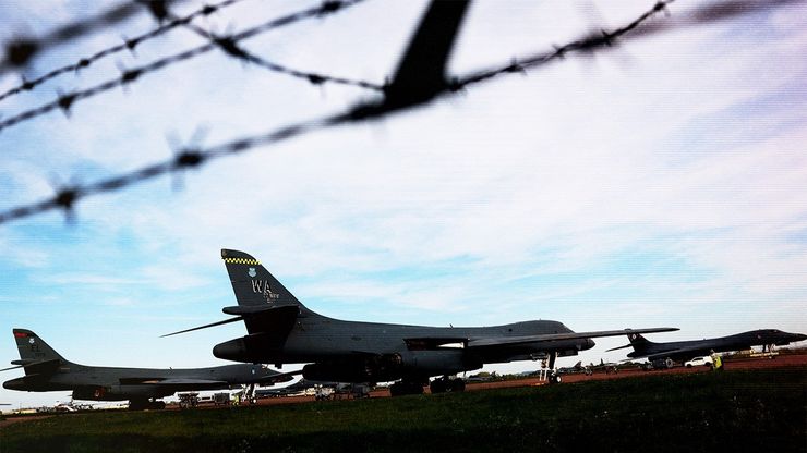 تحركات سياسية وعسكرية متزامنة حول إيران والطاقة العالمية